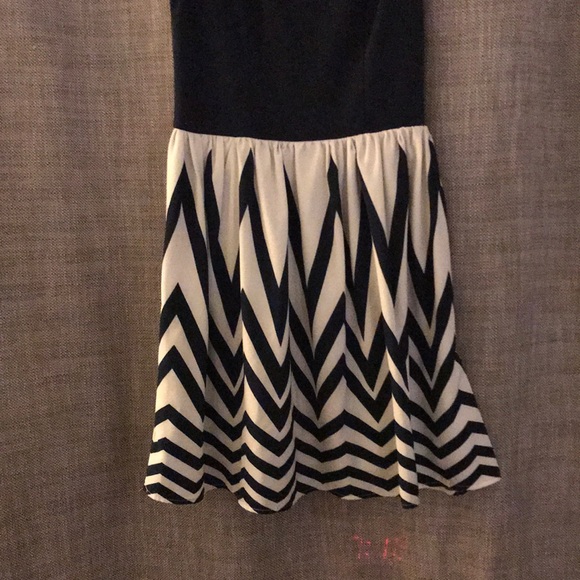 Navy blue and white patterned dress. - Picture 3 of 5